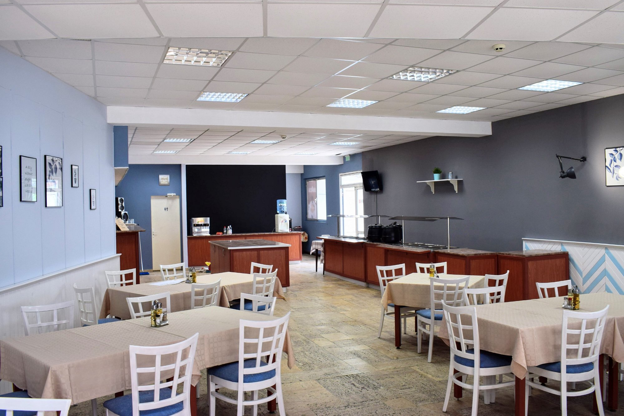 Hotel restaurant dining room